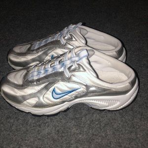 nike slide on tennis shoes